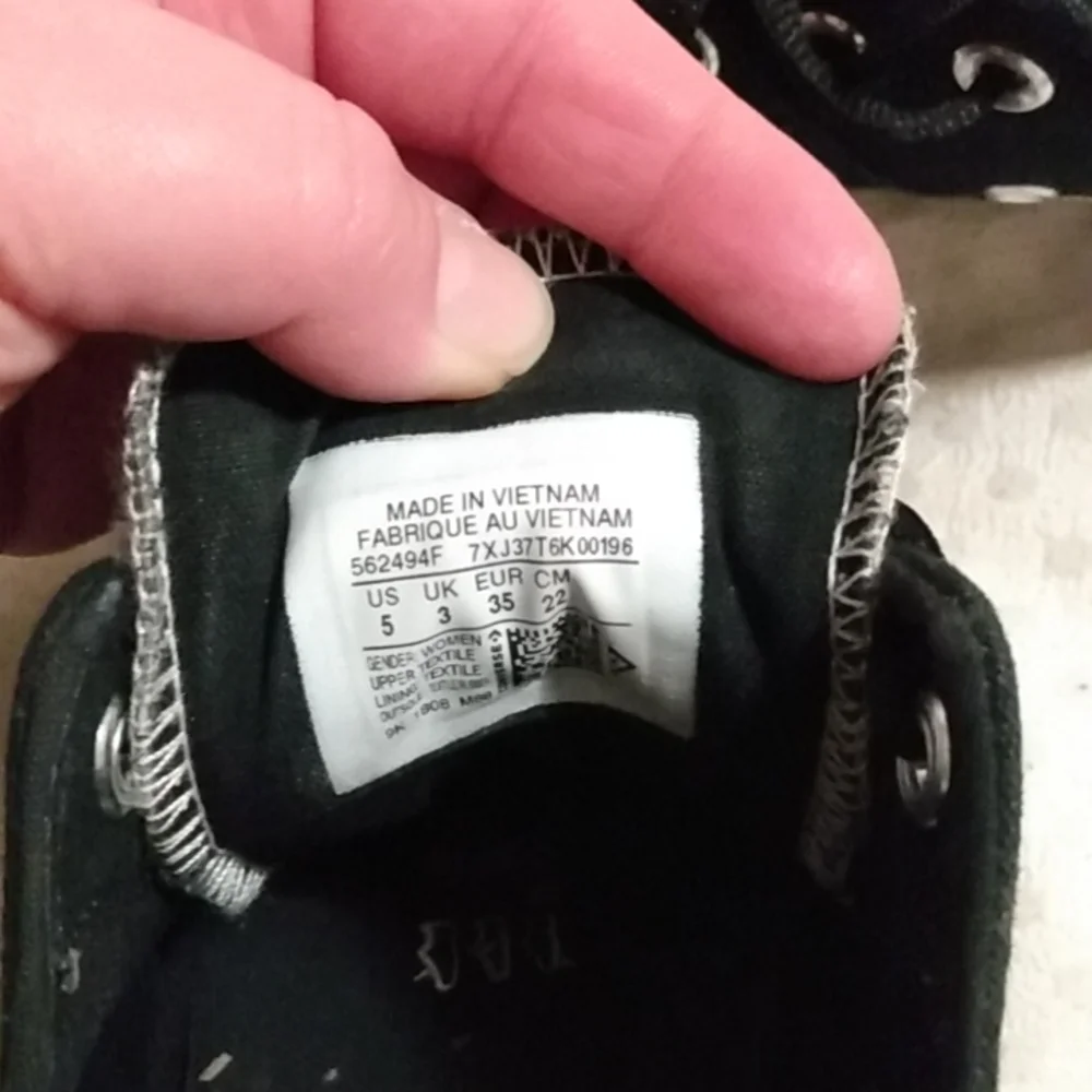 Converse black and silver tennies - Picture 7 of 9